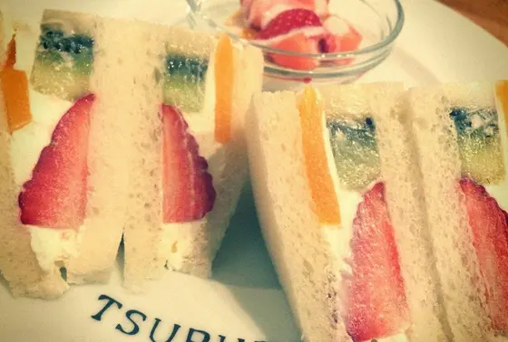 フルーツサンドイッチ