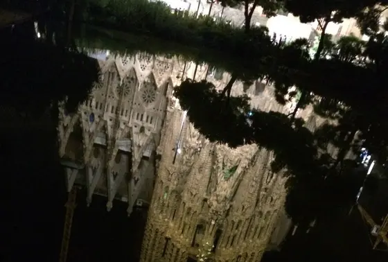 夜のサグラダ・ファミリア