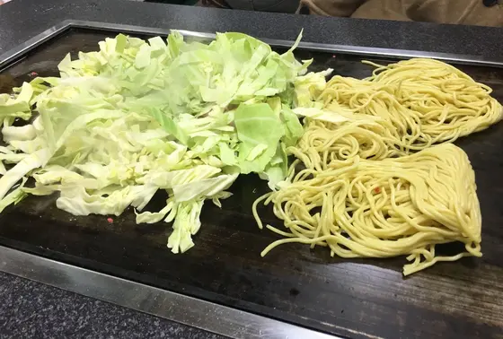 どっさりキャベツが入った焼きそば