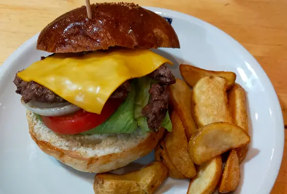 チーズバーガー               Q (クオーターサイズ)