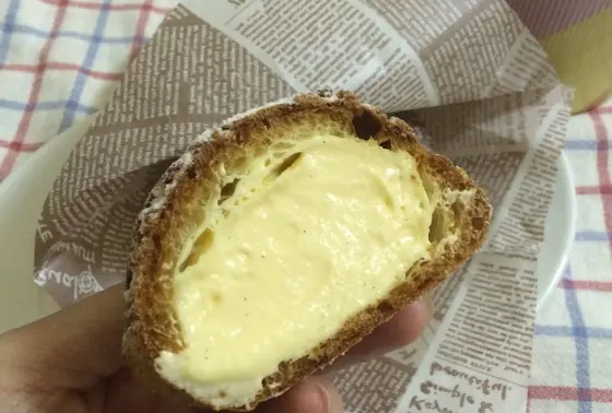 こちらは通常のプレーンシュークリーム