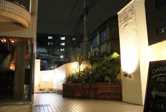 「コンフォートEBISU」１Fにあります。