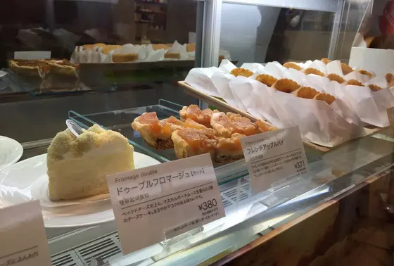 ケーキやクレームブリュレのタルトも