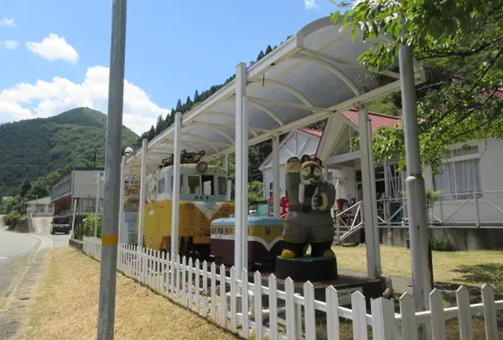明延鉱山当時の車両も