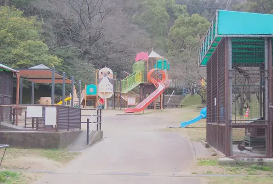 動物ともふれあえる遊び場も!