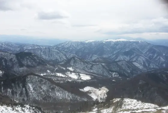 雪化粧の山々