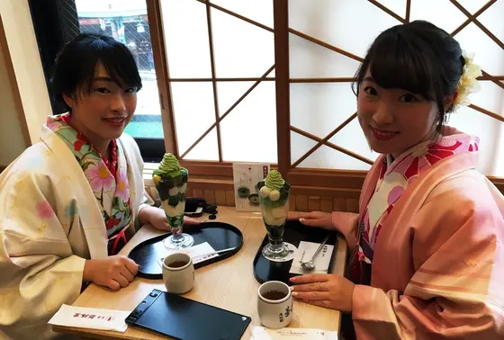 和のテイストの店内