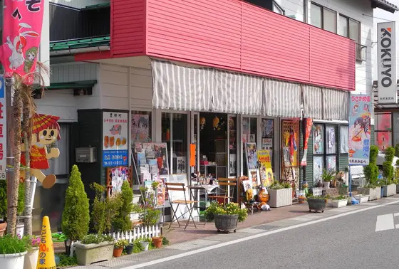 文具おおむらの前