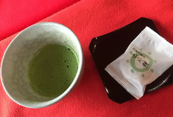 お茶とお菓子