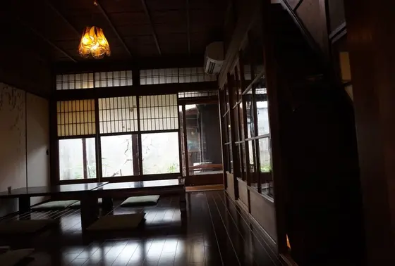 奥の席