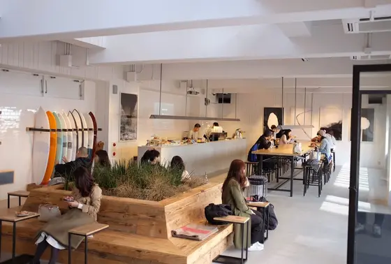 広々とした店内