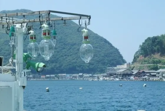 イカ釣り船