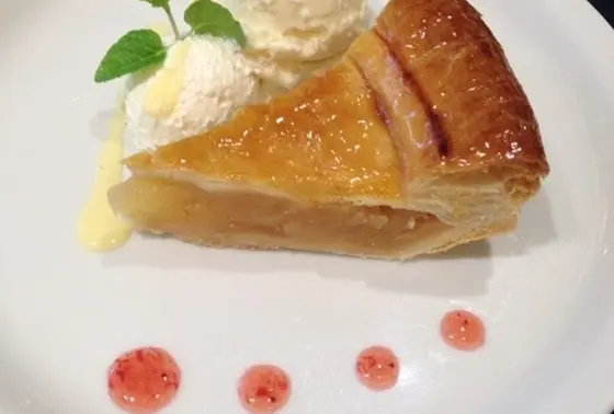 ２階のカフェではあんこパイかアップルパイ
