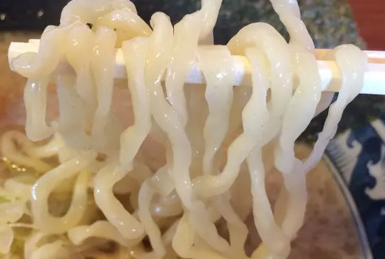 自家製のちぢれ麺