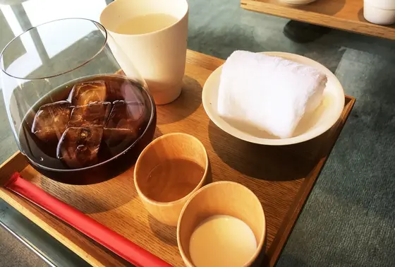 和多屋別荘ロビーでカフェ