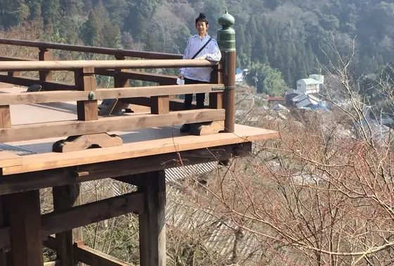 桜を見下ろす舞台作り