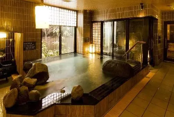 夜中も入れる温泉