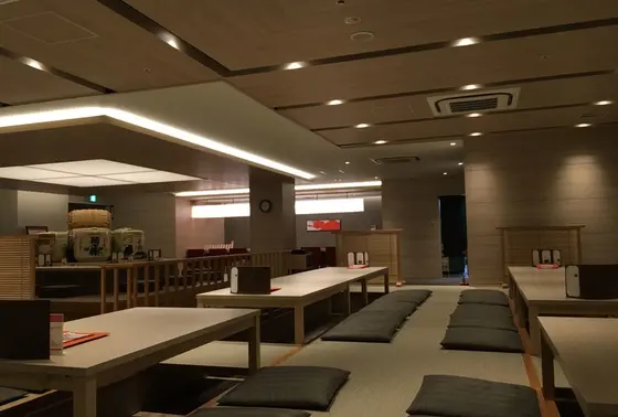 3階にはレストランとバー、ラウンジが!