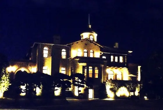 夜のジェームス邸も!