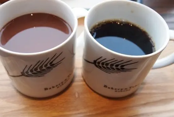 ドリンクをカウンターでオーダー