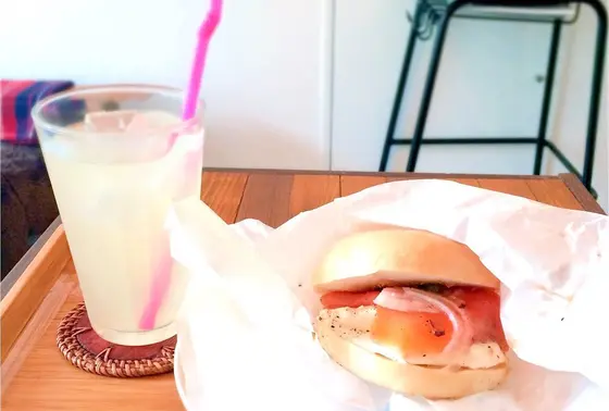 焼きたてのベーグルサンド！