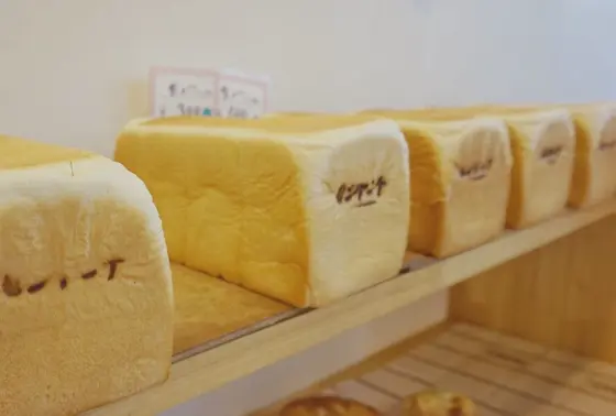 店名が刻印された食パン！