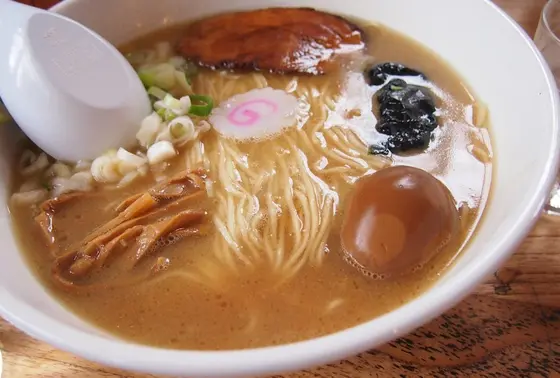 サイズが半端ない！びっくりラーメン！