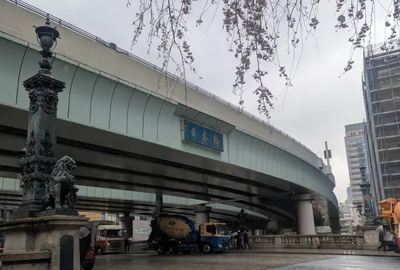 すぐ隣に日本橋