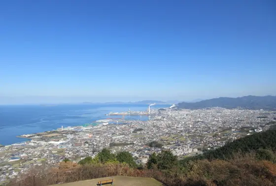 展望台からは四国中央市やその周辺