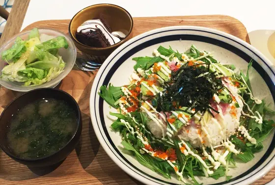 ネギトロアボカド丼定食