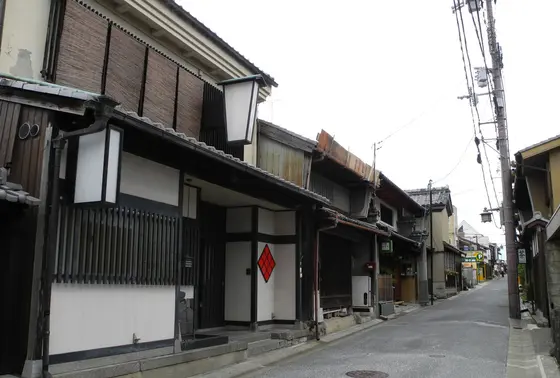 このような道を歩きます