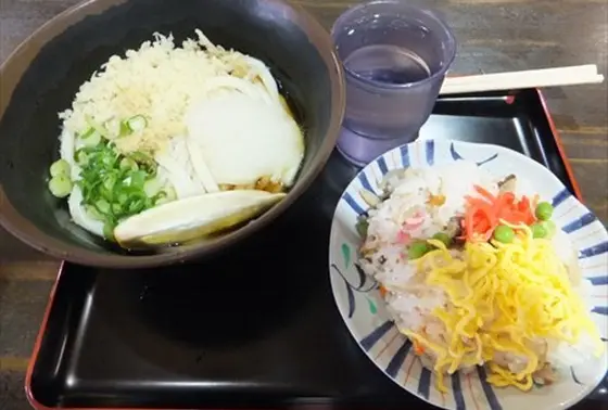 みのだ亭でうどん