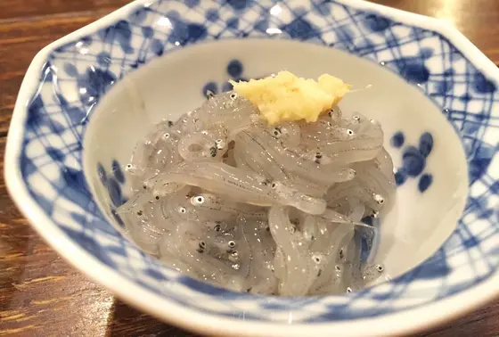 お通しは生しらす〜