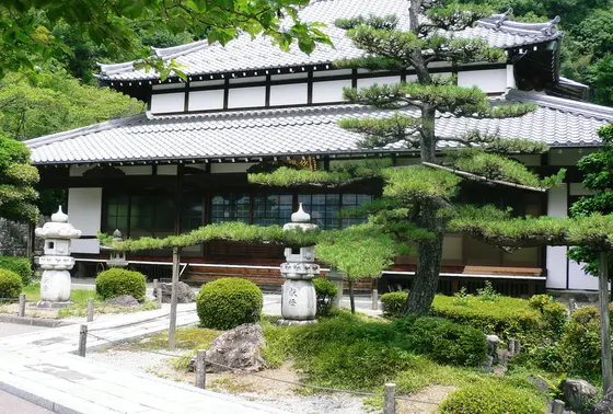 弓一筋に生きた武将です…！