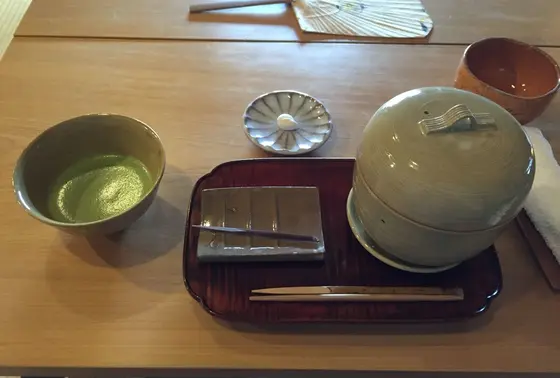 饅頭蒸しとお抹茶　900円（税抜）