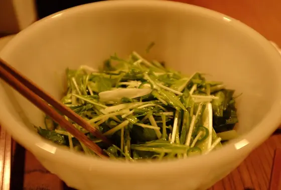 青唐辛子と胡瓜と香菜のサラダ