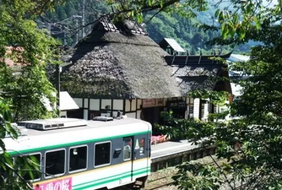 駅舎に電車が入線