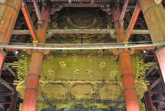 大仏の背中側