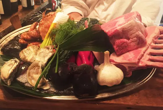最初に食材を見せてくれます。