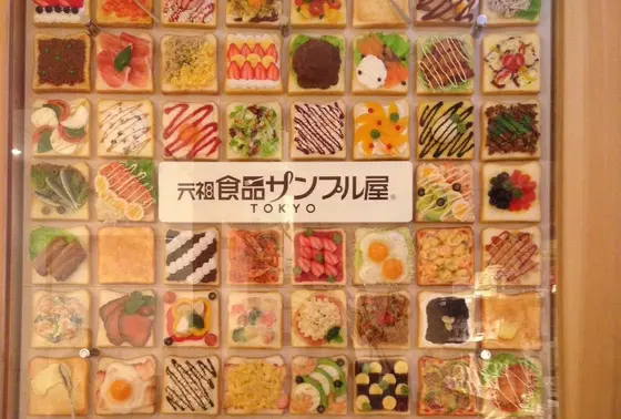 店頭にはザーッと並べられた食パンのサンプル