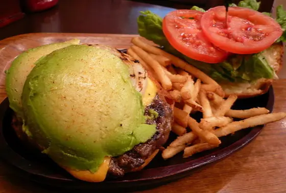 アボカドチーズバーガー