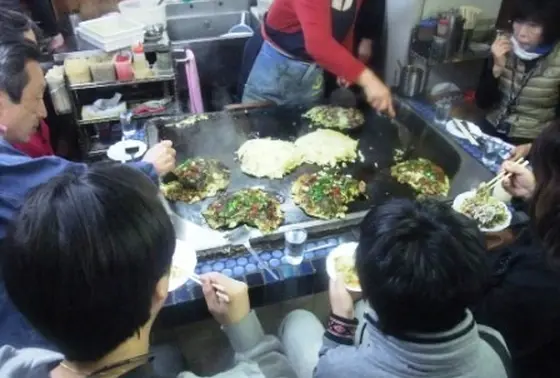 とっても大きな焼き台をぐるりと囲む醍醐味