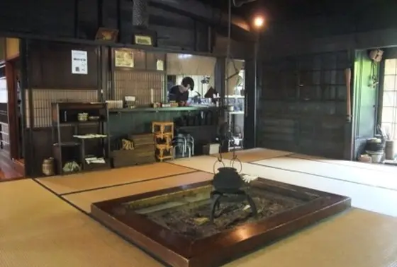 立派な囲炉裏