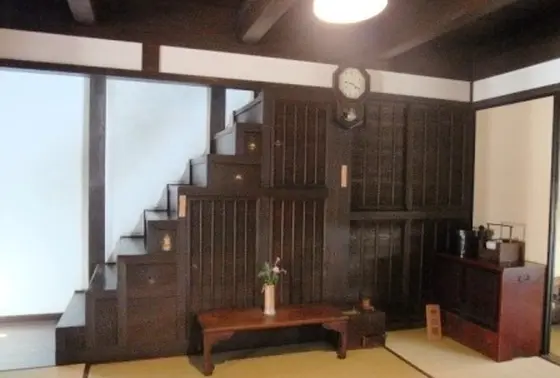 工夫を凝らした箱階段