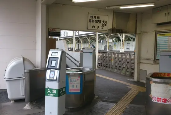 総木造りの駅
