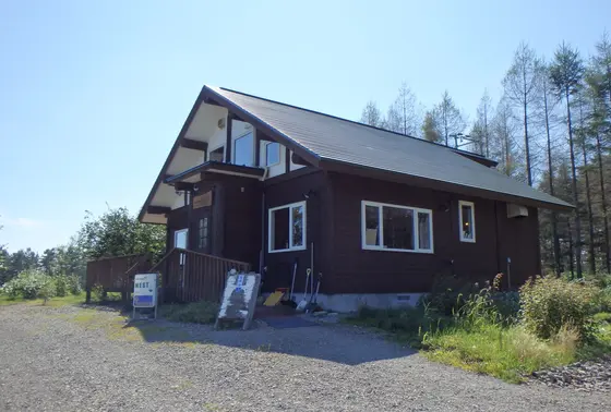 果てしない耕地の中にポツンと佇むお店