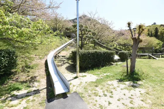 ローラー滑り台