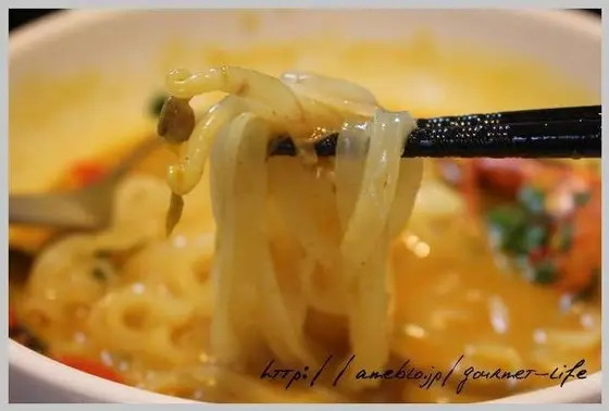 フォーがついてきます