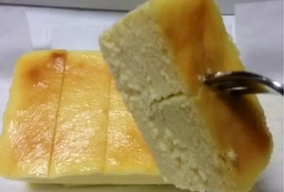 自家製ニューヨークチーズケーキ販売してます。濃厚で酸味があって一切れで満足!!美味