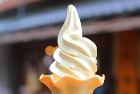 伊勢醤油ソフトクリーム